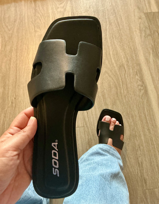 Lucy Women’s H-Style Flat Slide Sandals – Casual Summer Slip-On Shoes - Black - Women’s Dress Shoes